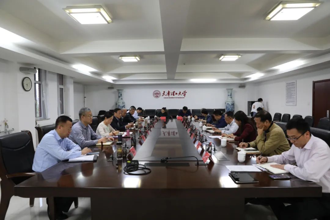 校党委党史学习教育领导小组召开专题会议研究部署中期总结工作